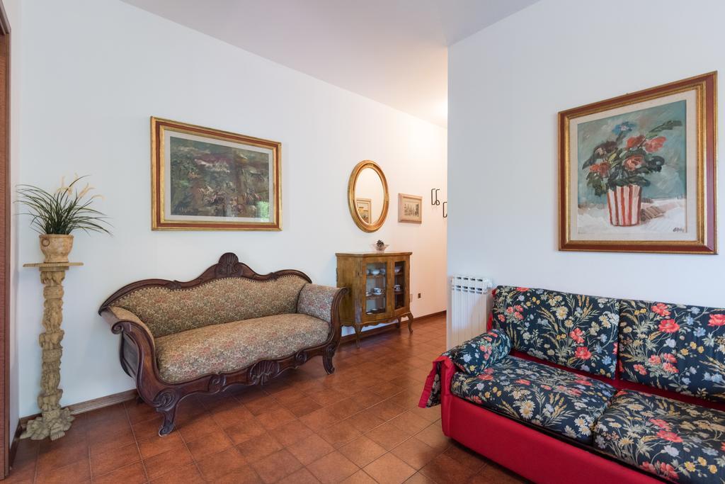 Comfort Beach House Marina di Massa Exterior photo